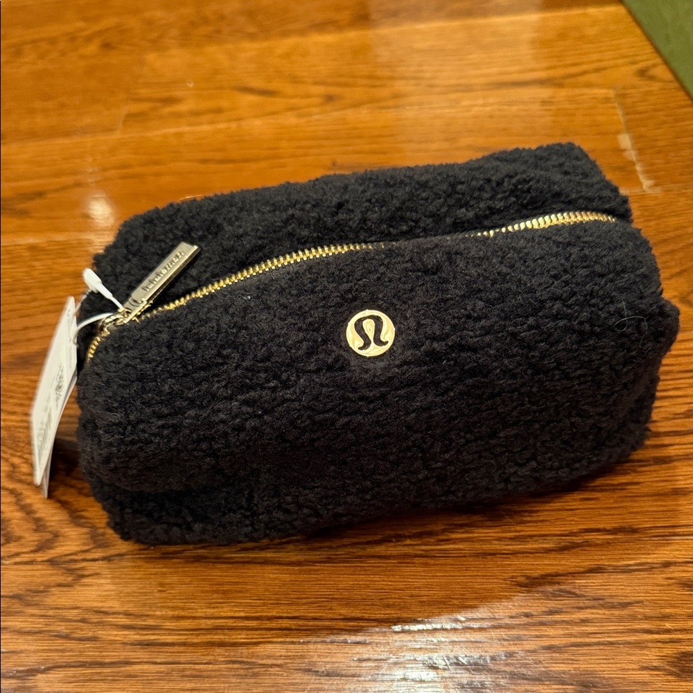 lululemon athletica Black Sherpa Pouch NWT